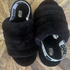 UGG Women's Black Fluffy Sandals